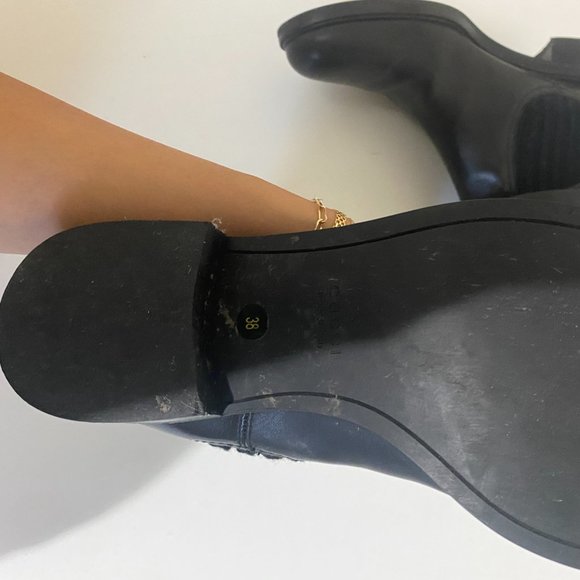 Authentic Gucci Combat Boots (38) - Knit Style Top with Leather/Gold Buckles - Picture 5 of 9